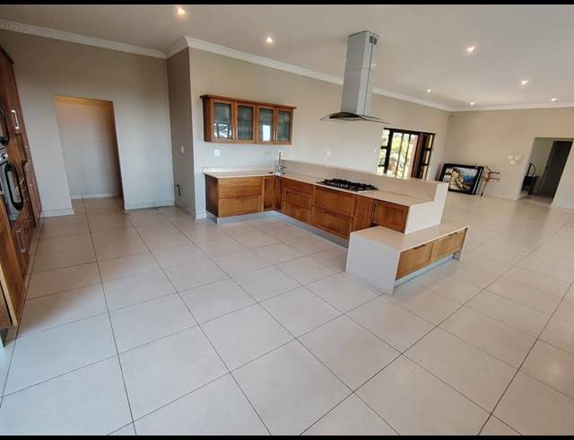 5 BEDROOM HOUSE FOR SALE IN UMHLANGA CENTRAL